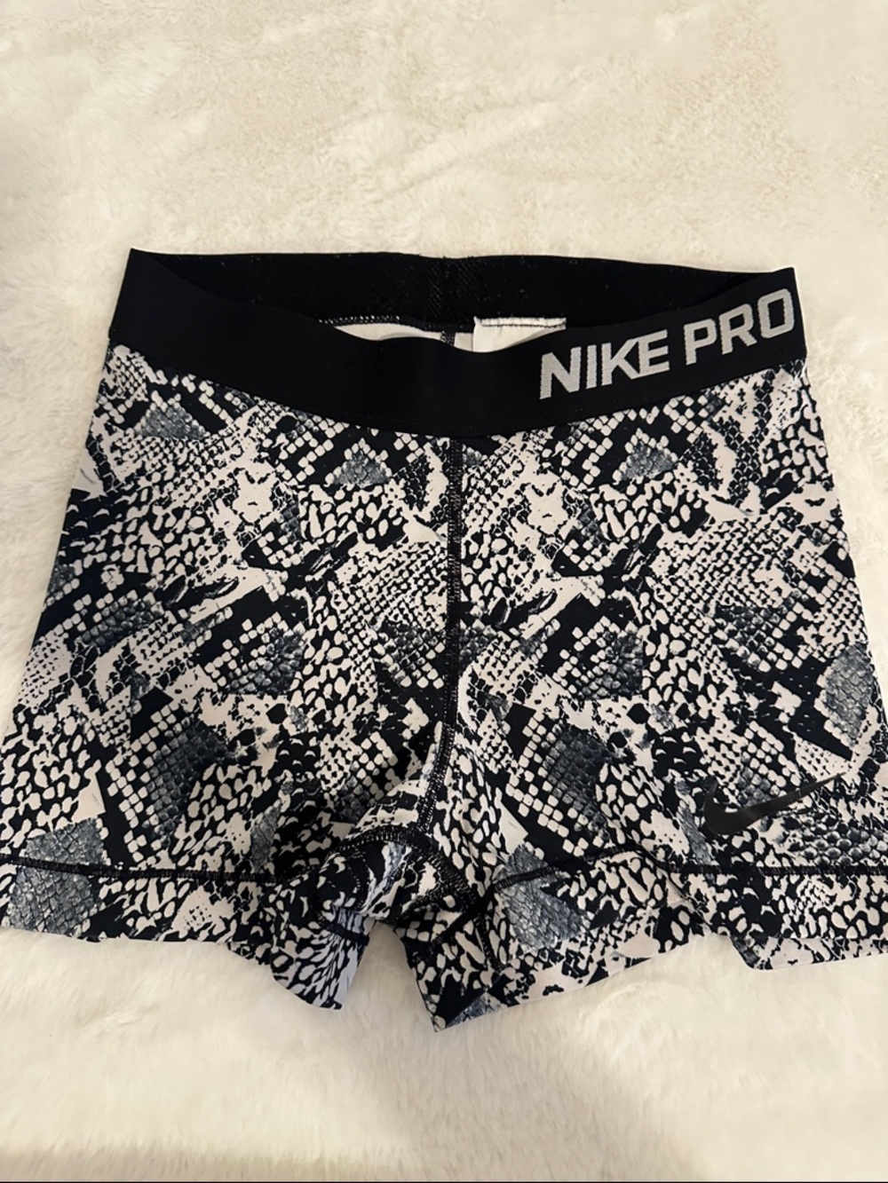 Nike Pro Women's Black & White Snake-Print Bike Shorts